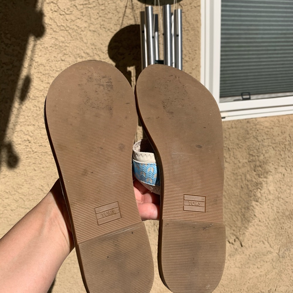 Toms Isabela white cream and blue leather flip flops 8 - Picture 9 of 10